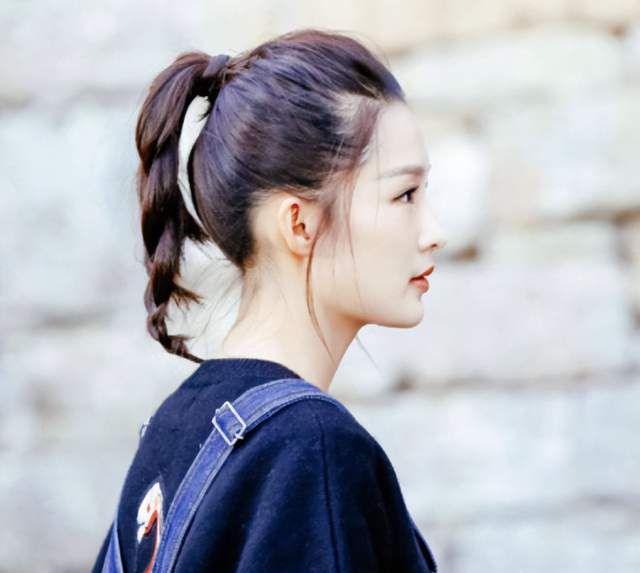 长得貌美如花,后脑勺却像被刀削过,这6位女星的短板整都没法整