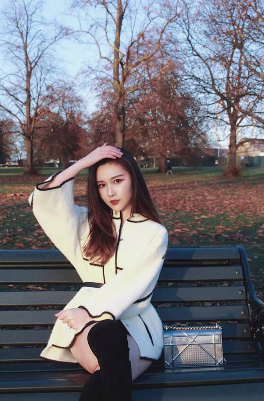 深圳女神冷雅欣仙姿玉色美如冠玉西装外套搭配短裤御姐范十足