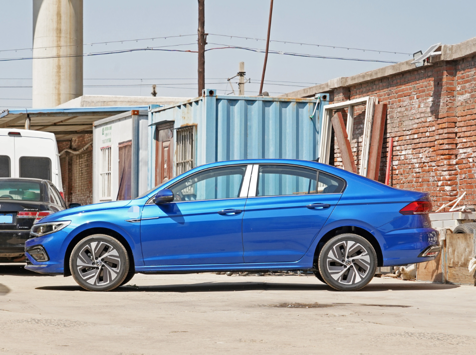 新款大众宝来到店车长4681mm内饰大改变高级依旧搭载14t