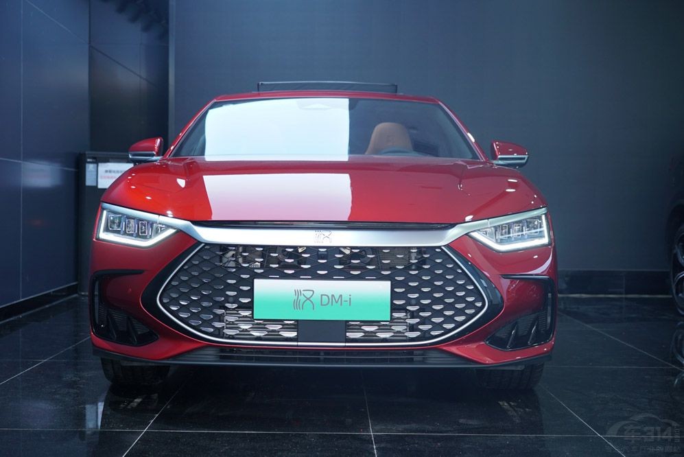 比亚迪汉DM-i对比迈腾GTE，自主这把能赢吗？