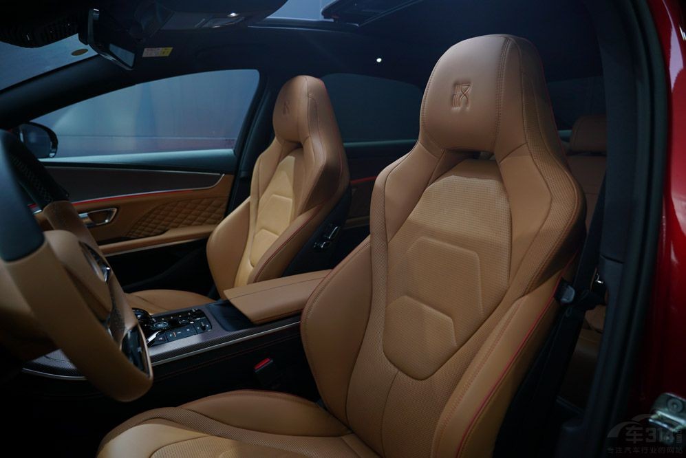 比亚迪汉DM-i对比迈腾GTE，自主这把能赢吗？