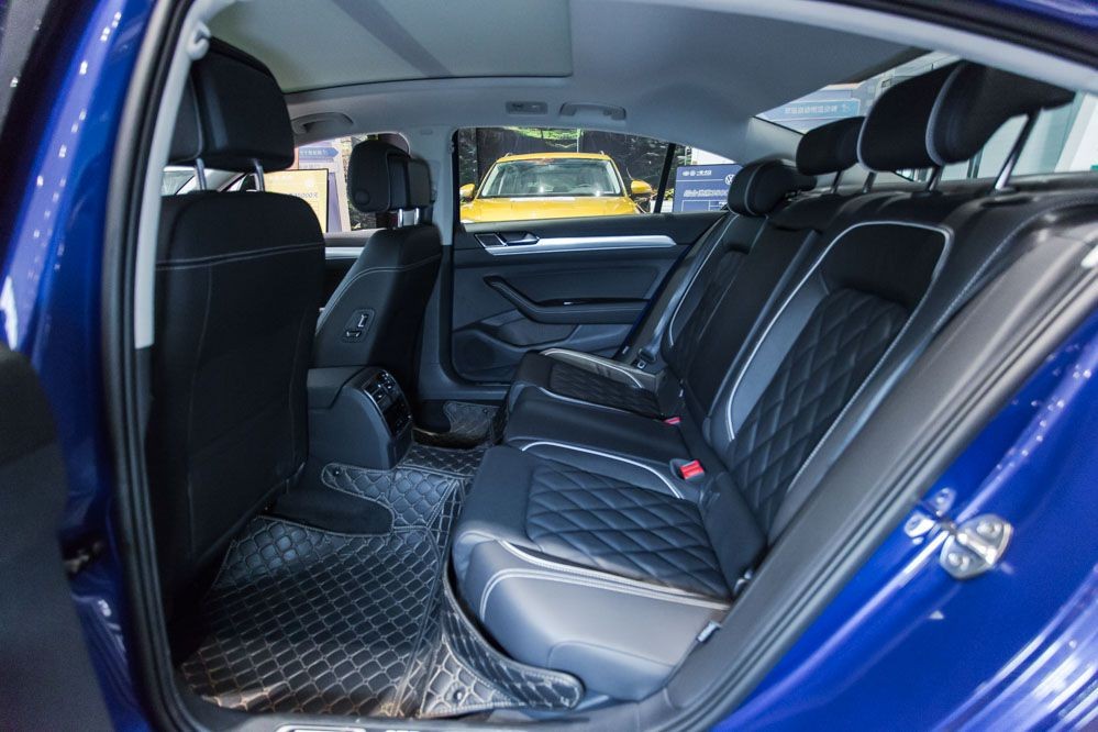 比亚迪汉DM-i对比迈腾GTE，自主这把能赢吗？