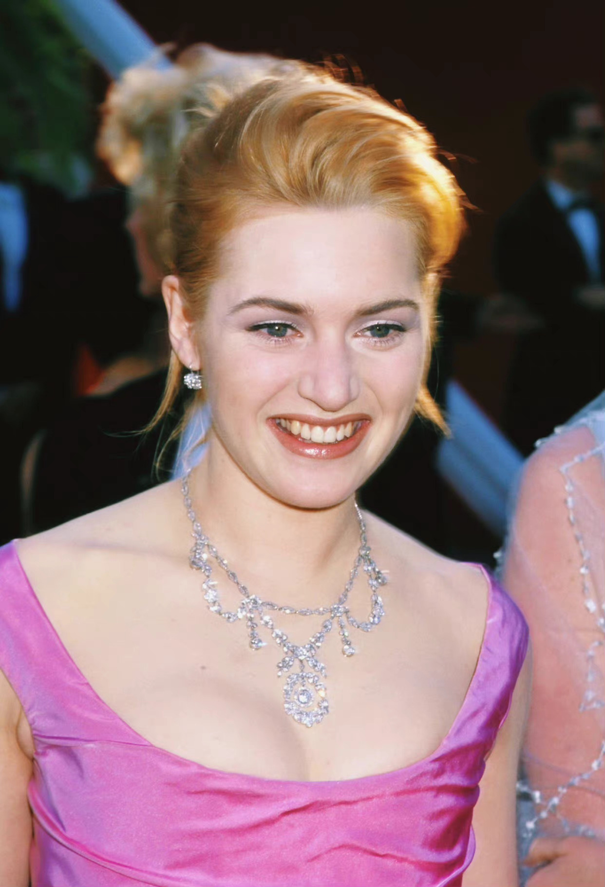 katewinslet1996年oscars红毯穿着vivienne