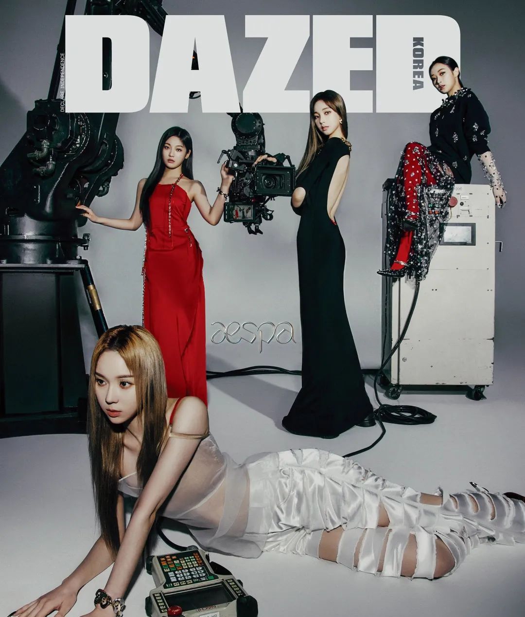 aespa的成员们在杂志封面上显得相当酷__财经头条
