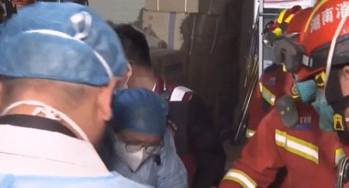 想要大口喝水的女生,终于得救了!休闲区蓝鸢梦想 - Www.slyday.coM 想要大口喝水的女生,终于得救了!休闲区蓝鸢梦想 - Www.slyday.coM