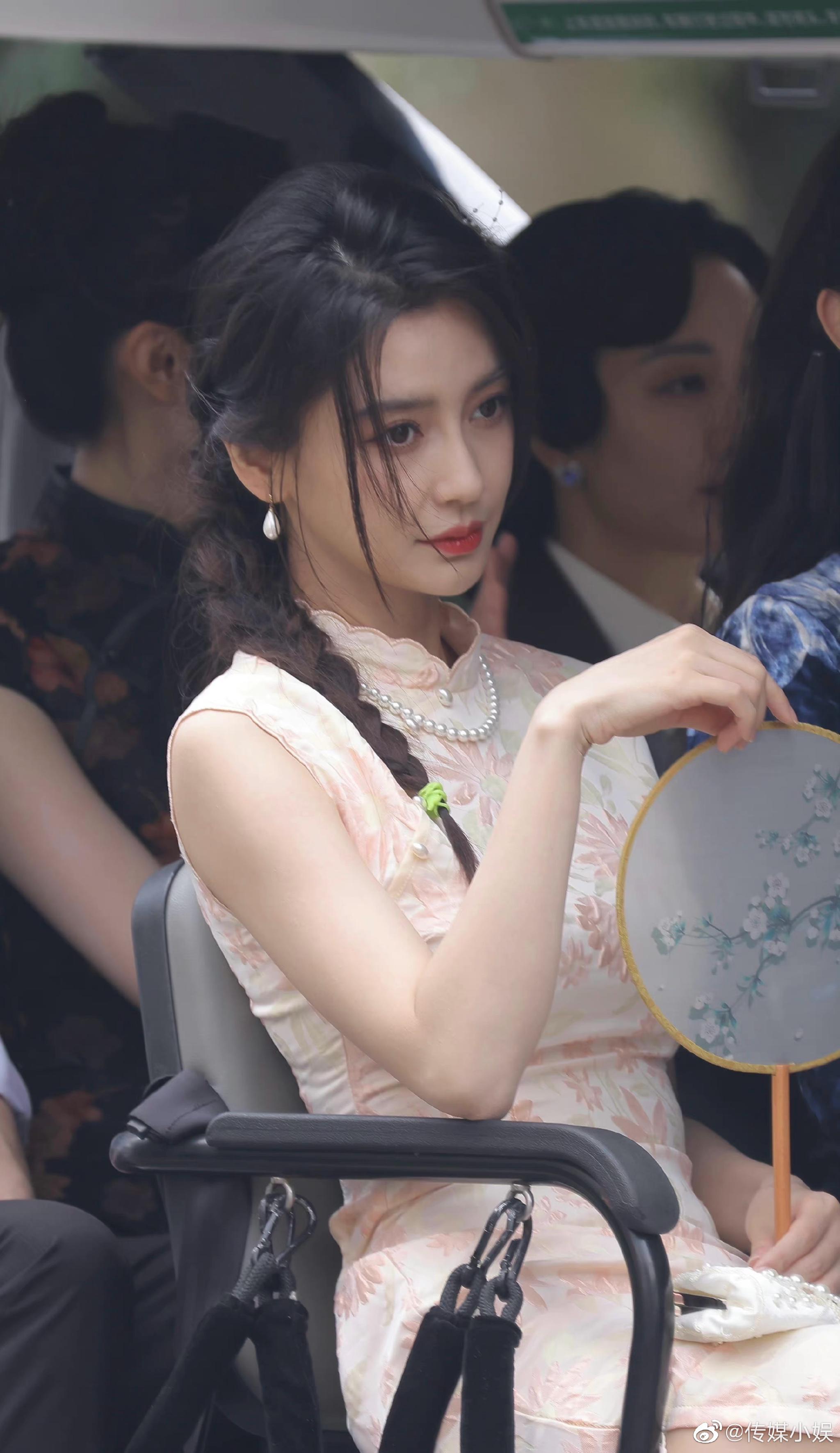 被angelababy旗袍造型美哭了