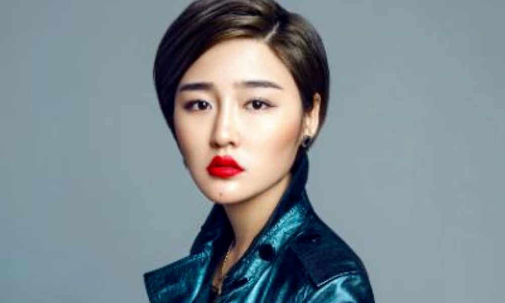 但是很遗憾的是经常直播的葛姗姗对于这些熟视无睹,几乎都是在唱歌.