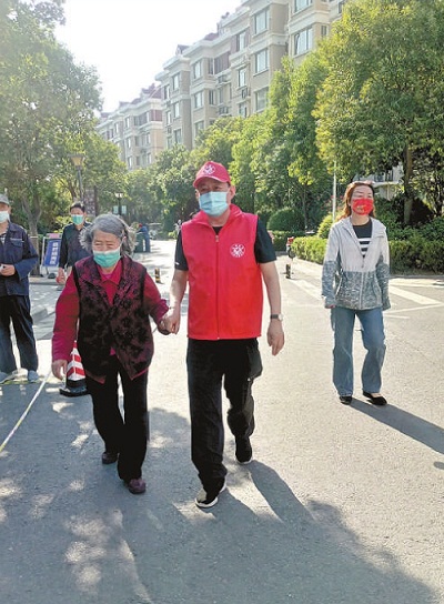河南郑州：党员干警到社区“双报到”