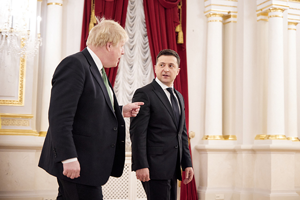 英国首相约翰逊与乌克兰总统泽连斯基。人民视觉 资料图