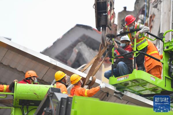 长沙塌房事故致53人遇难，那个被困88小时后得救的女孩，让人唏嘘...休闲区蓝鸢梦想 - Www.slyday.coM