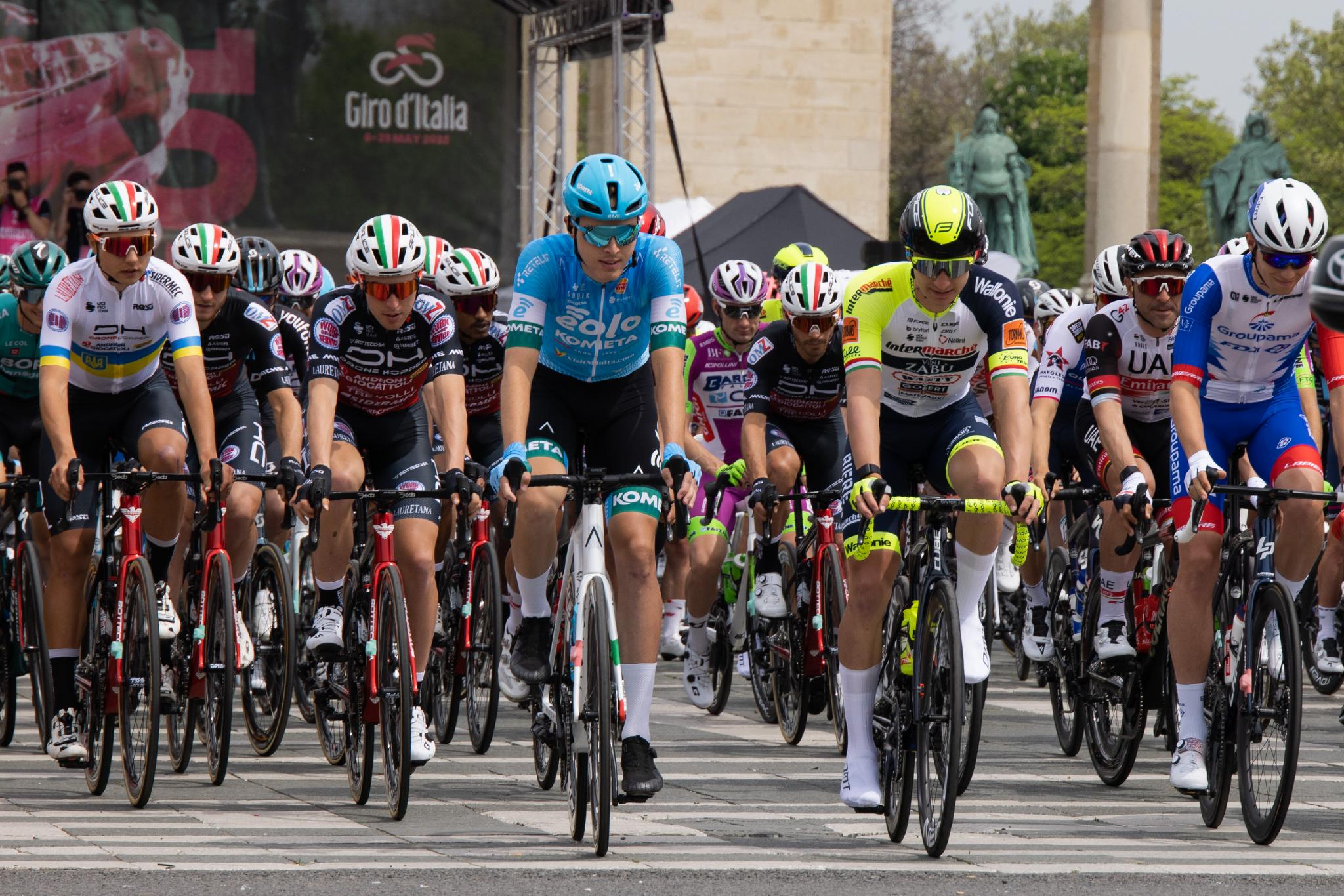 自行车2022年环意大利自行车赛在布达佩斯开赛