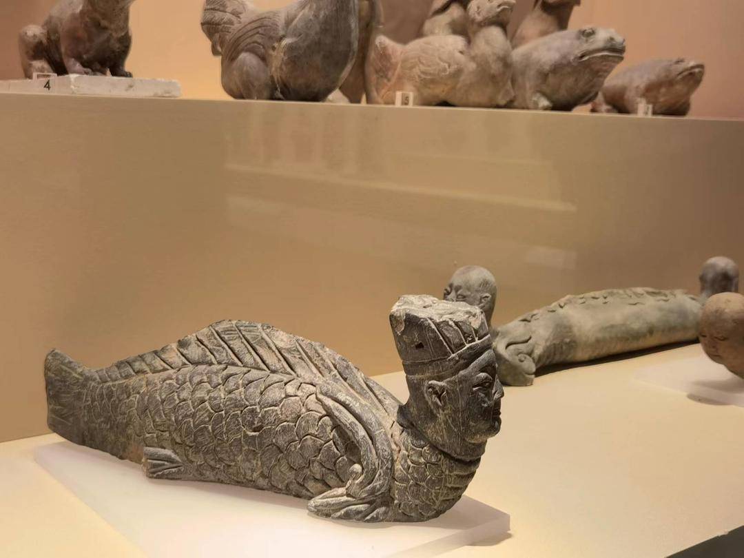 很怪，人脸长在鱼身上，人鱼俑是做什么用的？休闲区蓝鸢梦想 - Www.slyday.coM