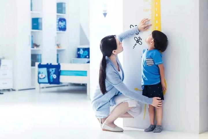 身高焦虑｜9岁女孩为打“性抑制针”，大半年花了近十万  专家：患矮小症的儿童才适合打休闲区蓝鸢梦想 - Www.slyday.coM