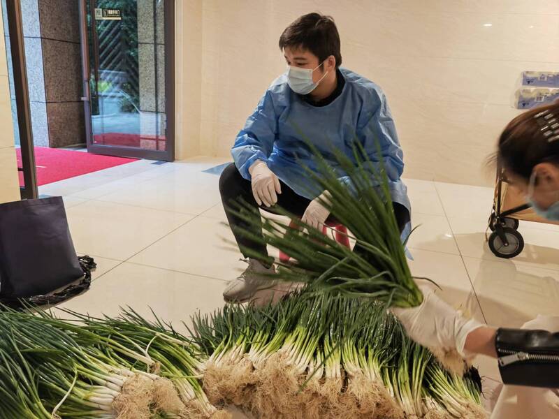 小区被封后，我报名做了楼栋志愿者，不想一做就是54天……休闲区蓝鸢梦想 - Www.slyday.coM