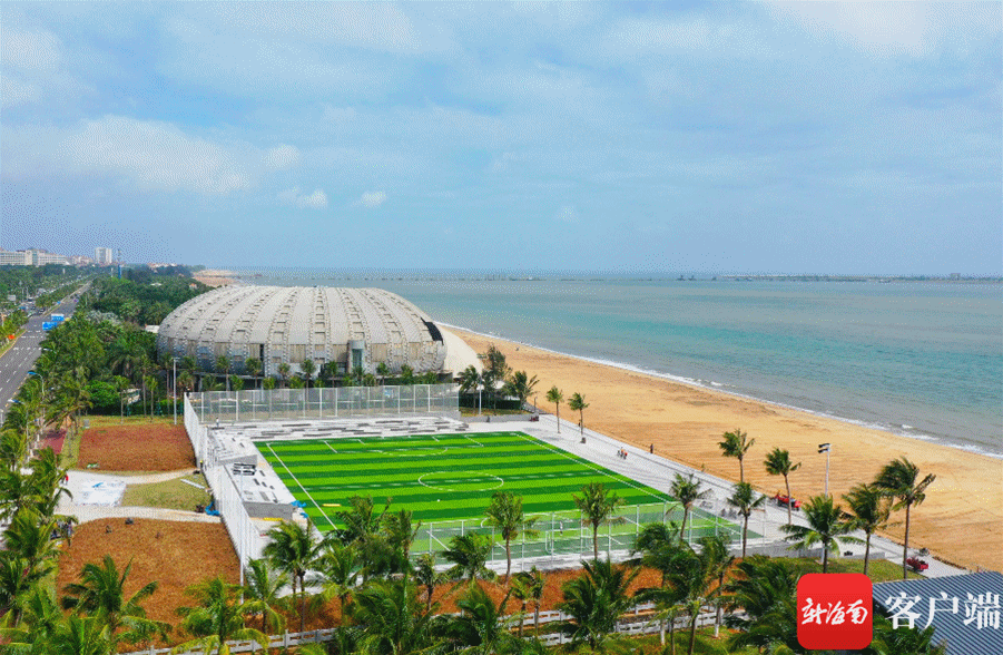 已经完工的西海岸足球场。新海南客户端、南海网、南国都市报记者 汪承贤 摄