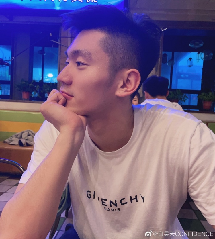 白昊天发博晒个人照:假期结束96|白昊天|白昊|鬼宿_新浪新闻