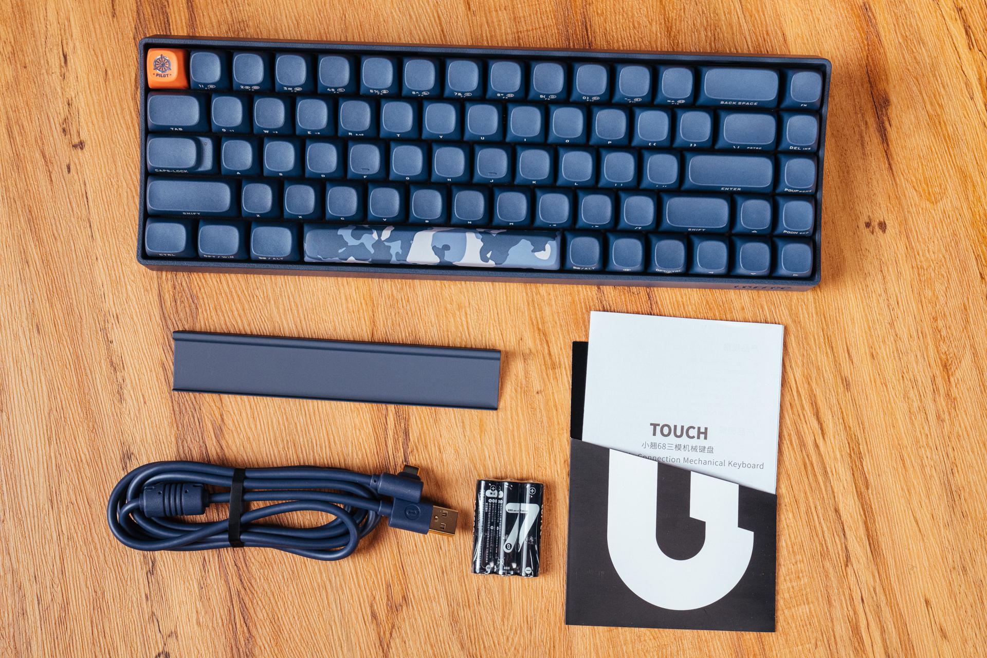 精巧打造品位生活桌面,潮酷c位:小翘蓝牙机械键盘暗夜蓝 评测__财经