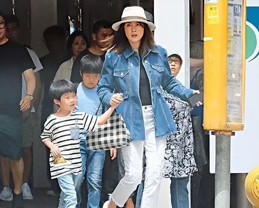 虾饺仔小龙包,陈慧琳这是有多爱吃?给孩子取的名字都是美食休闲区蓝鸢梦想 - Www.slyday.coM 虾饺仔小龙包,陈慧琳这是有多爱吃?给孩子取的名字都是美食休闲区蓝鸢梦想 - Www.slyday.coM