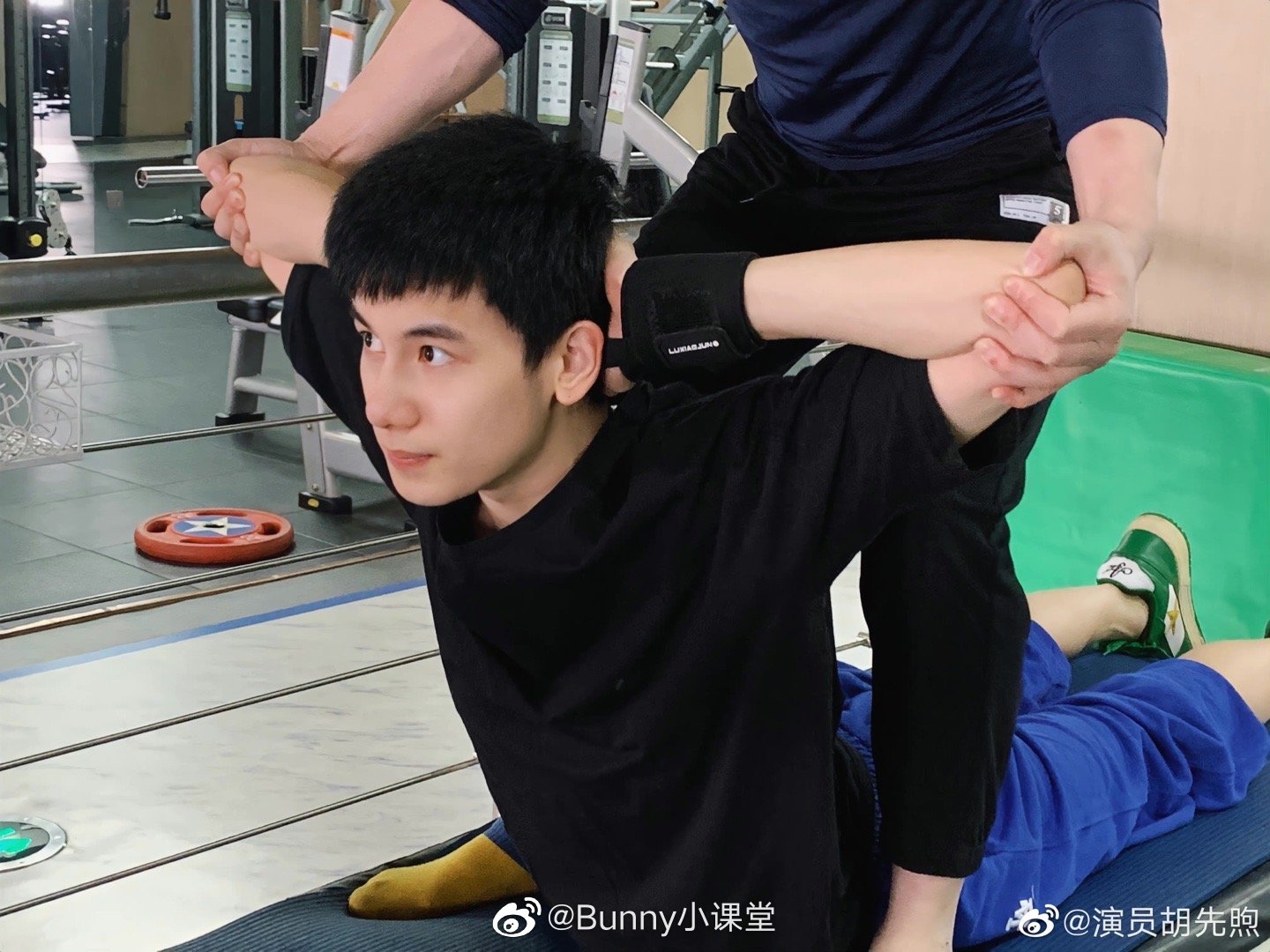 在新周刊的采访中胡先煦分享