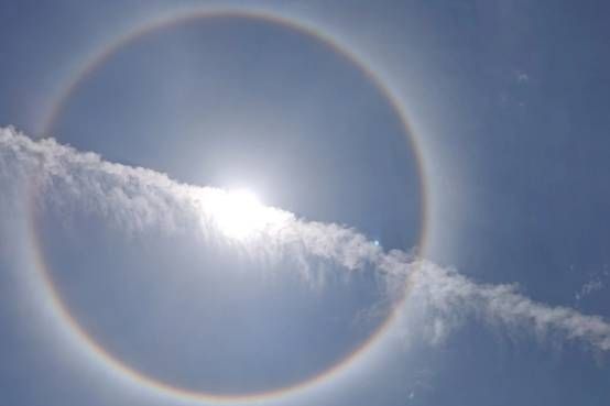 四川多地出现白虹贯日太阳被光环包围会是不祥之兆吗