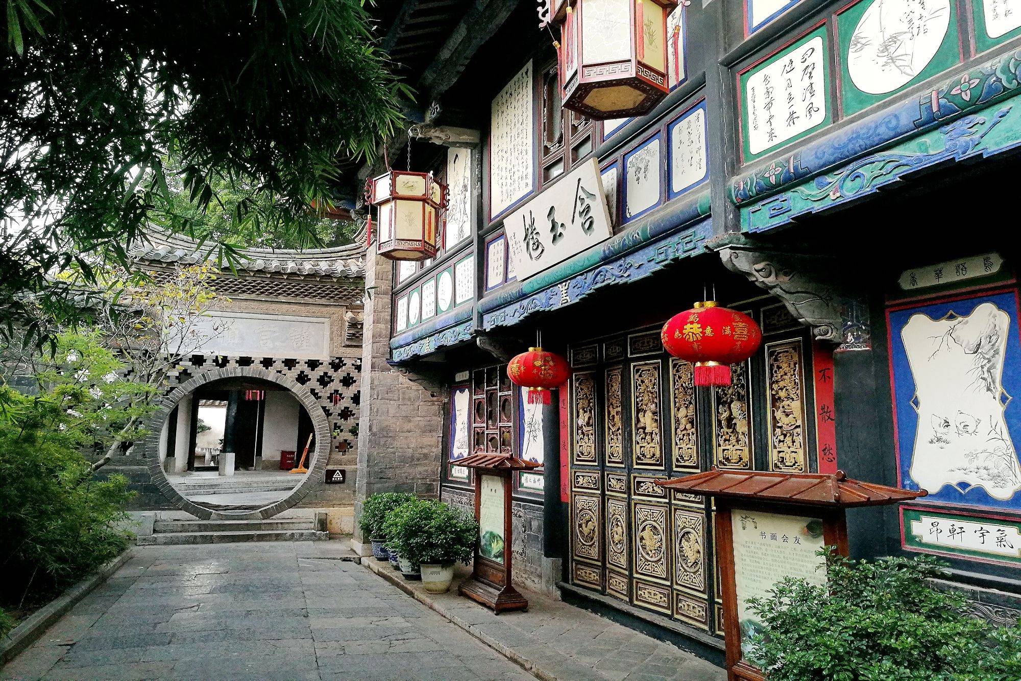 云南建水有一座朱家花园面积有2万多平方米堪称滇南大观园