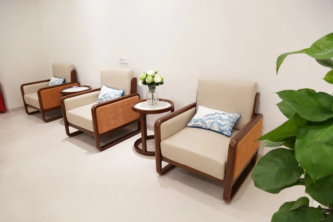 家里有老人的住户注意适老化椅要这样选老人舒服才重要