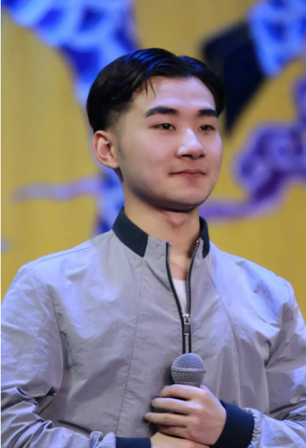 即便小陶阳已经在相声界初露锋芒,但郭德纲始终没忘记他对京剧的渴望.