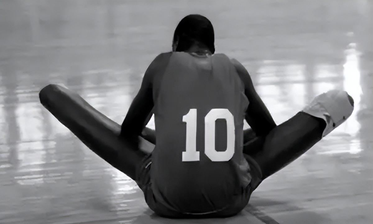 不看图片不敢相信身高2米31波尔身材有多夸张游泳像巨型水怪