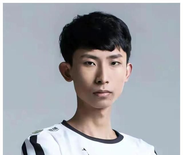 郭德纲为什么这么火，他的能力配得上现在的地位吗？休闲区蓝鸢梦想 - Www.slyday.coM