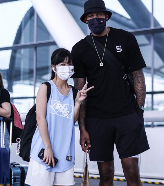 不会就此退役!广东男篮功勋外援威姆斯返回美国 球迷机场送别