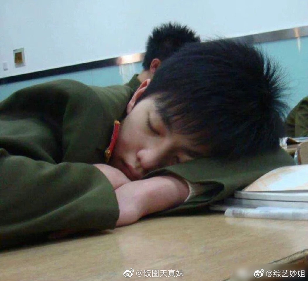 帅哥就是要从小帅到大杨洋小时候传军装就已经很帅了救命