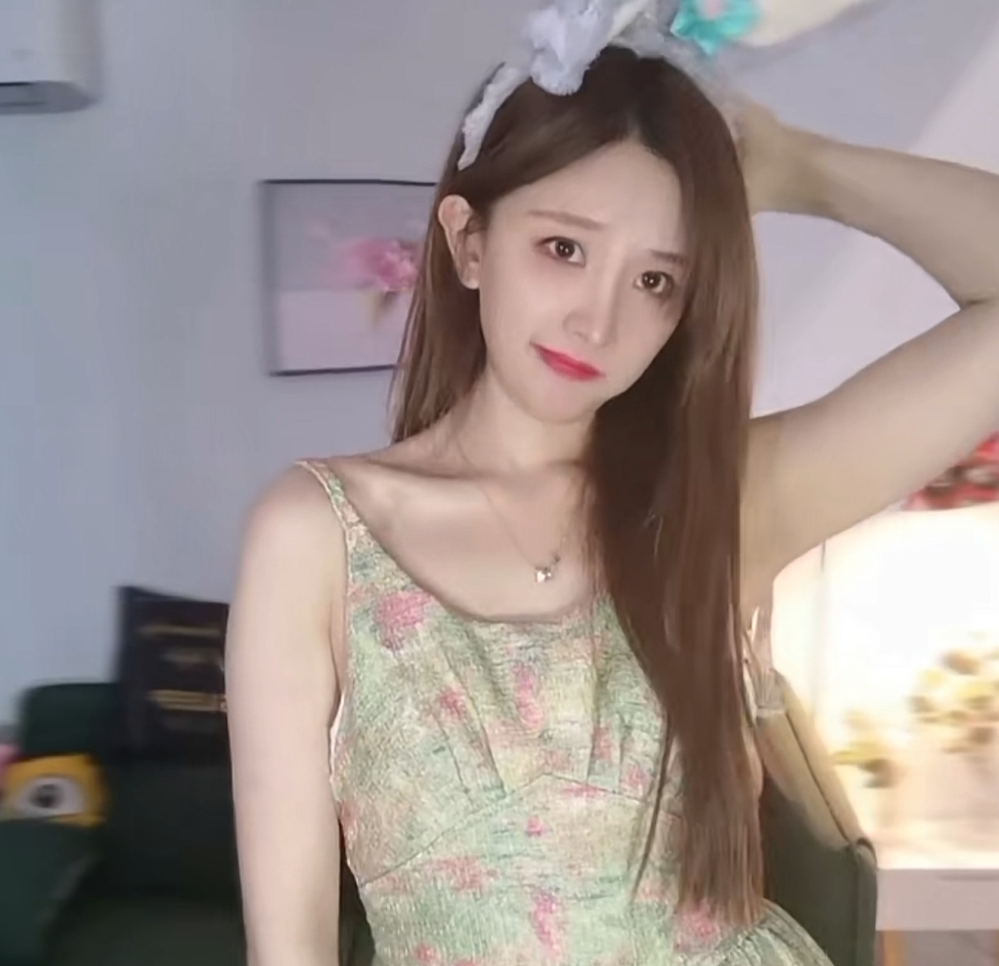 林七七穿搭百变时而御姐时而清纯穿上旗袍真的特别修饰身材