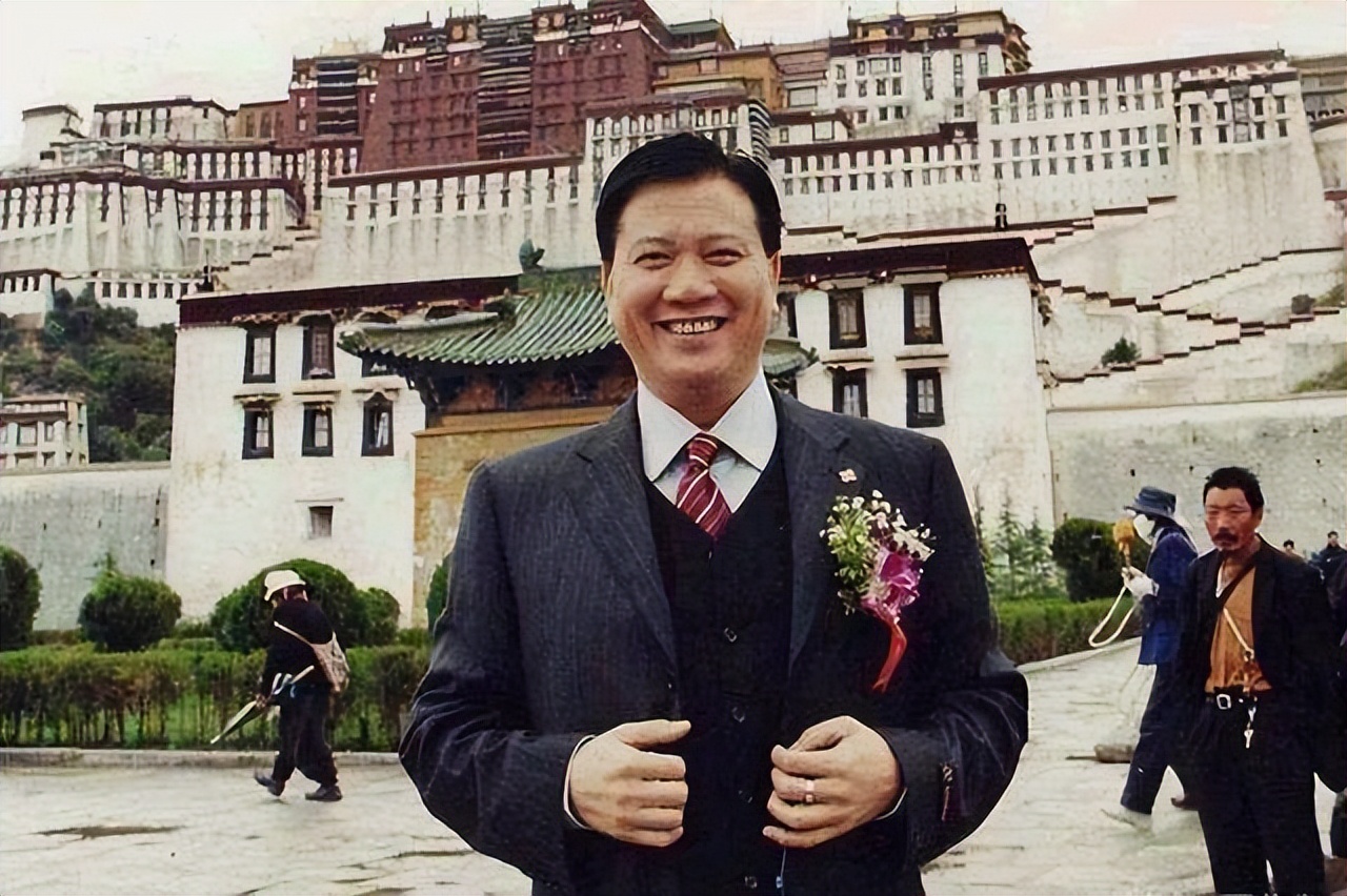 大哥万梓良世间英雄最怕迟暮