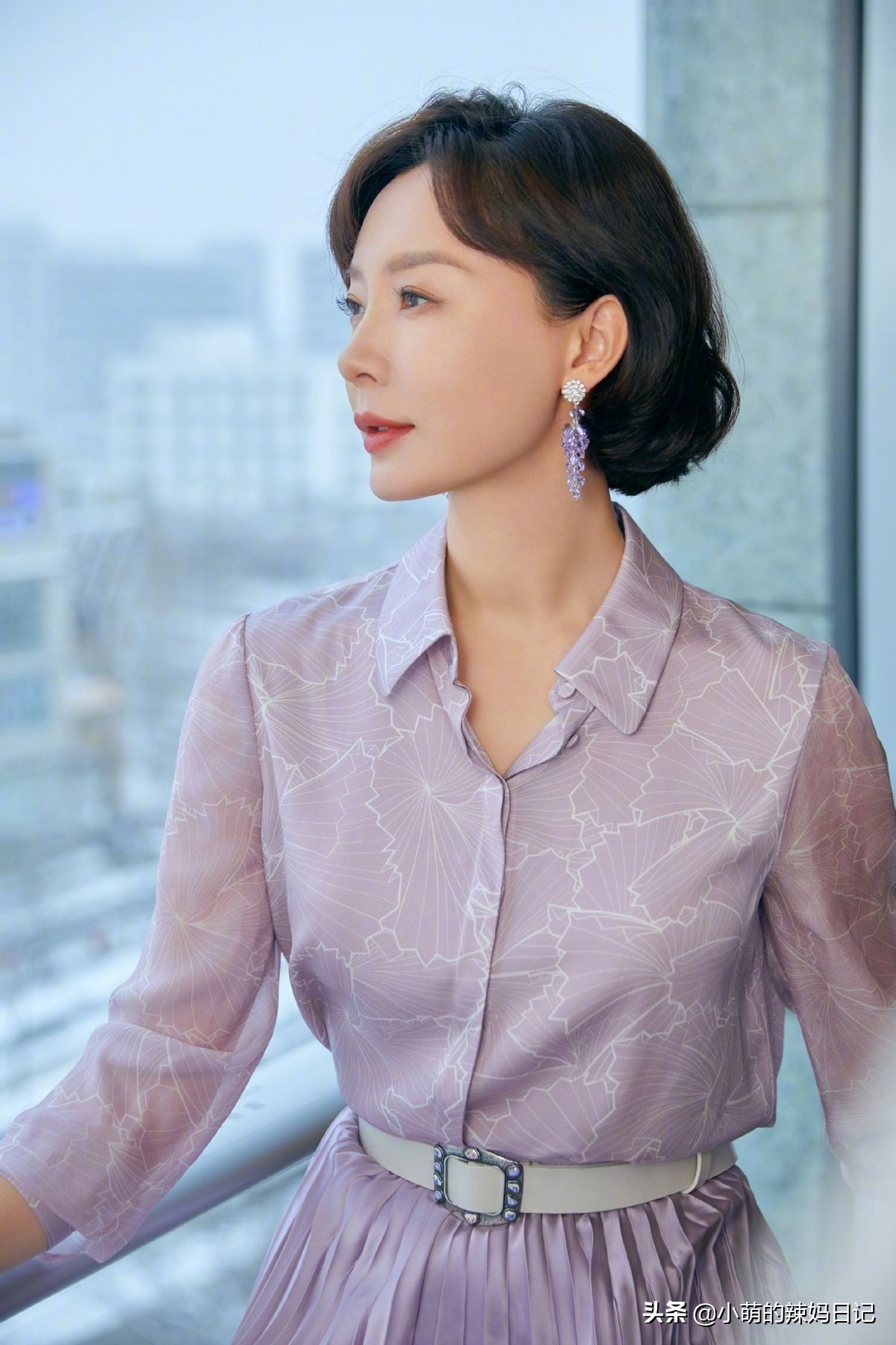 有气质的女人夏天再热也不会穿短裤瞧陈数董卿这样穿有多美