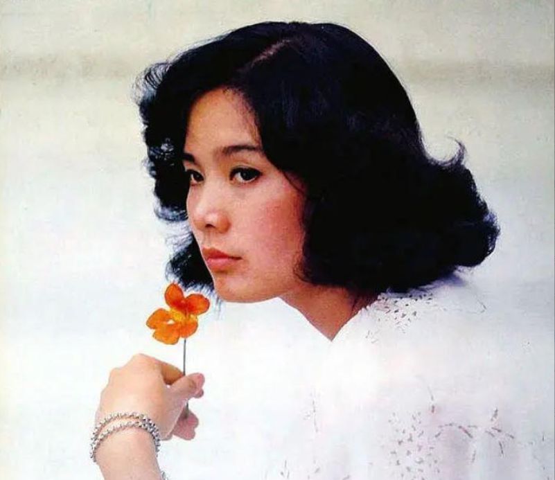 上海演员吴冕当婆婆的女儿与丈夫恩爱42年生一子今幸福美满