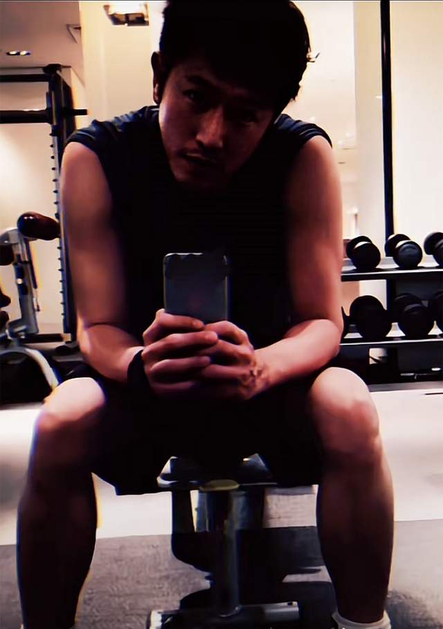 陈键锋分享近照一改往日奶油小生形象浑身肌肉男人味十足