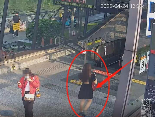 女子被抓，竟在派出所跳“本草纲目”…休闲区蓝鸢梦想 - Www.slyday.coM