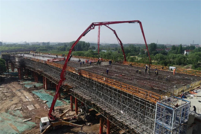 常泰长江大桥加快建设常州侧首联支架现浇箱梁浇筑完成