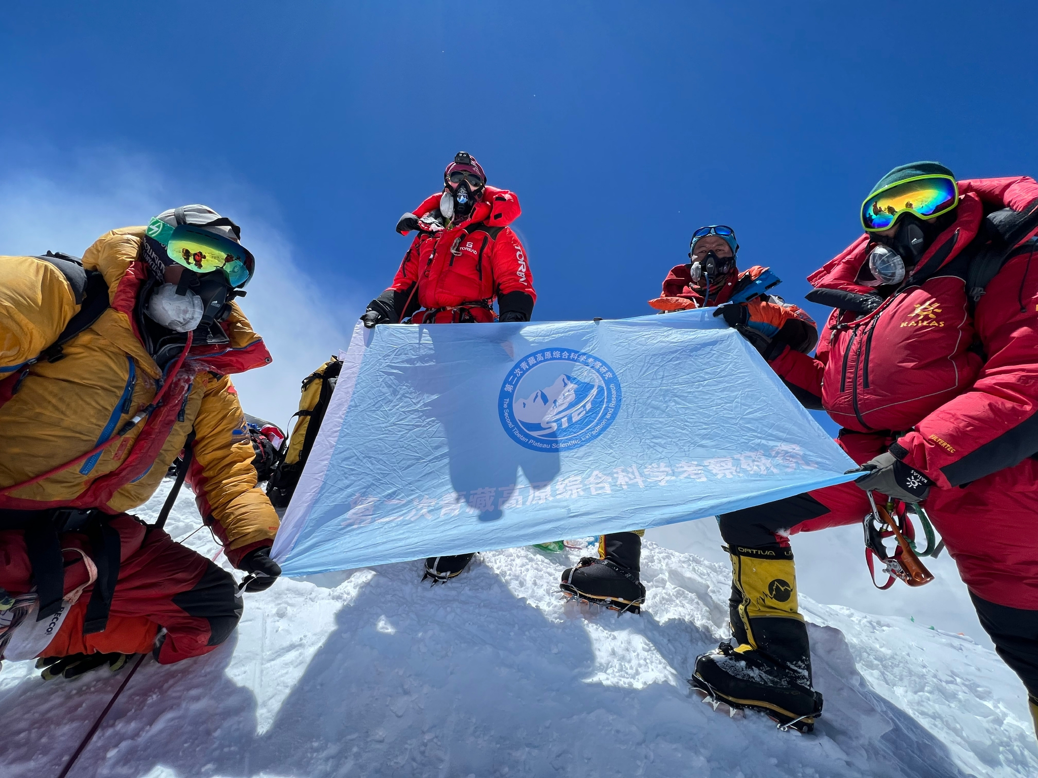 珠穆朗玛峰归属真相 为何越来越多人能登顶