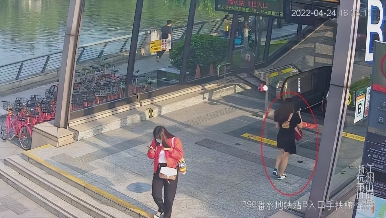 杭州一女子被抓，竟在派出所办案区跳起了“本草纲目”休闲区蓝鸢梦想 - Www.slyday.coM