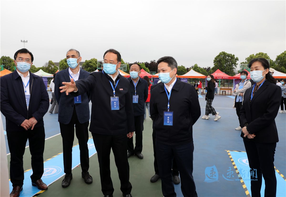 杨刚基指出,就业是民生之本,人才是强国之基,高校毕