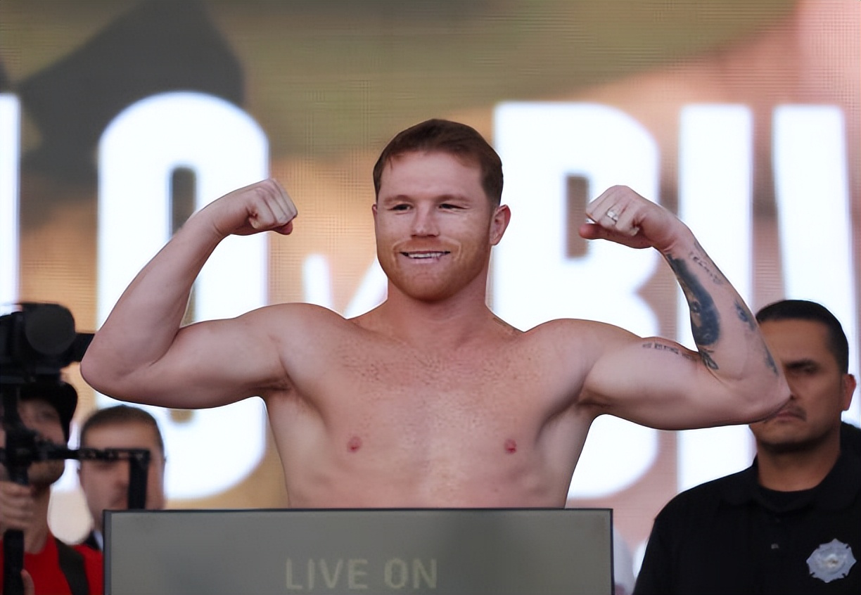 赛前称重结束明天阿瓦雷兹将冲击个人轻重量级第二个拳王头衔