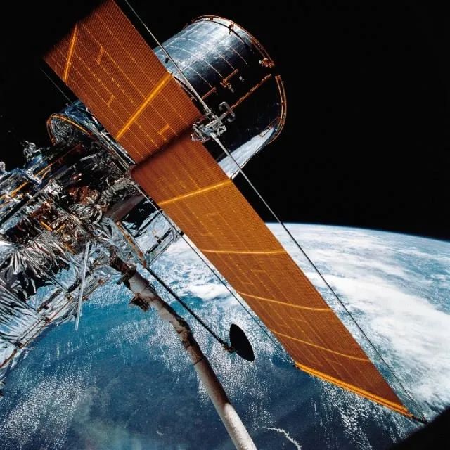 美国航天局提供的哈勃太空望远镜的资料照片。图片来源：新华社/美联