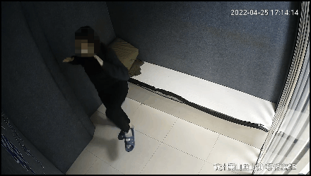 女子被抓，竟在派出所跳“本草纲目”…休闲区蓝鸢梦想 - Www.slyday.coM