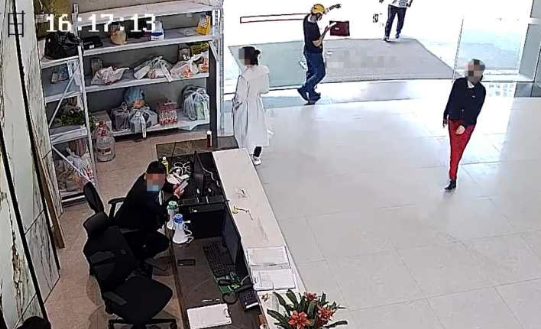 女子被抓，竟在派出所跳“本草纲目”…休闲区蓝鸢梦想 - Www.slyday.coM