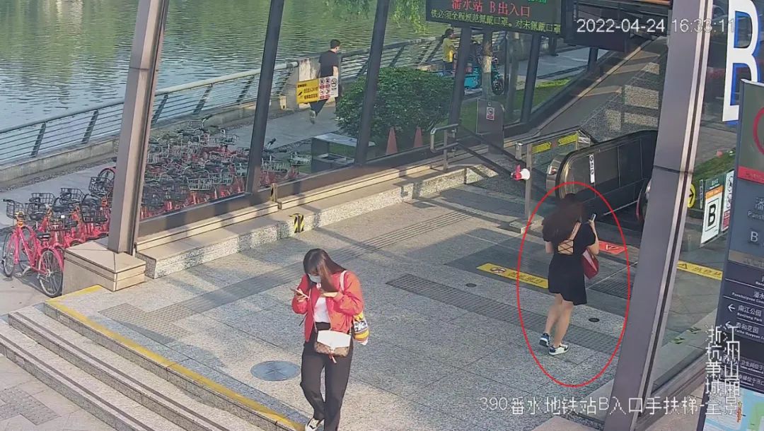 杭州一女子被抓，竟在派出所跳“本草纲目”...休闲区蓝鸢梦想 - Www.slyday.coM