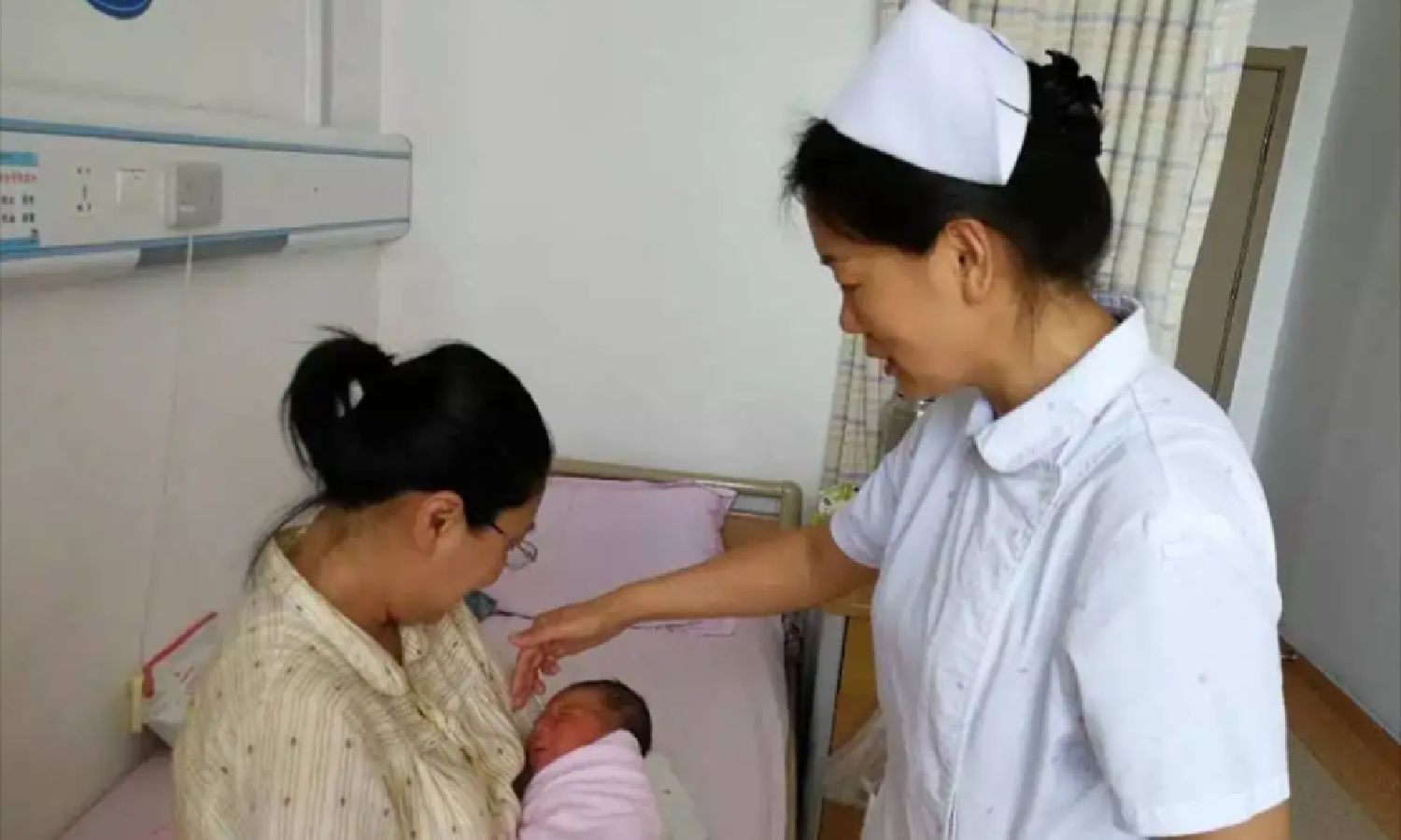 当宝宝发出这4种信号，说明他真的吃饱了，警惕过度喂养的坑休闲区蓝鸢梦想 - Www.slyday.coM