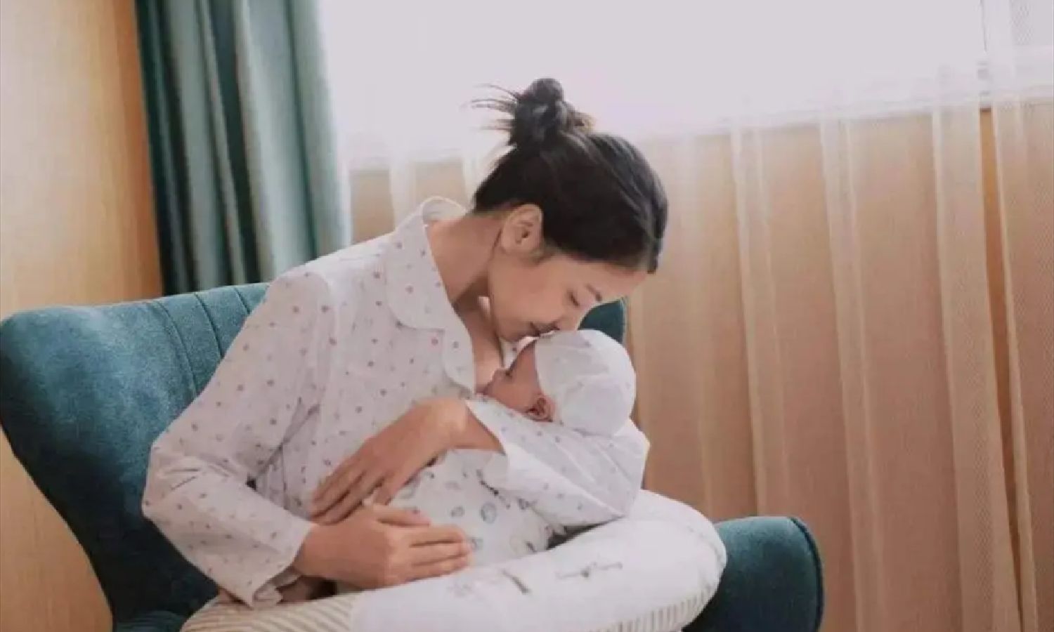 当宝宝发出这4种信号,说明他真的吃饱了,警惕过度喂养的坑休闲区蓝鸢梦想 - Www.slyday.coM 当宝宝发出这4种信号,说明他真的吃饱了,警惕过度喂养的坑休闲区蓝鸢梦想 - Www.slyday.coM