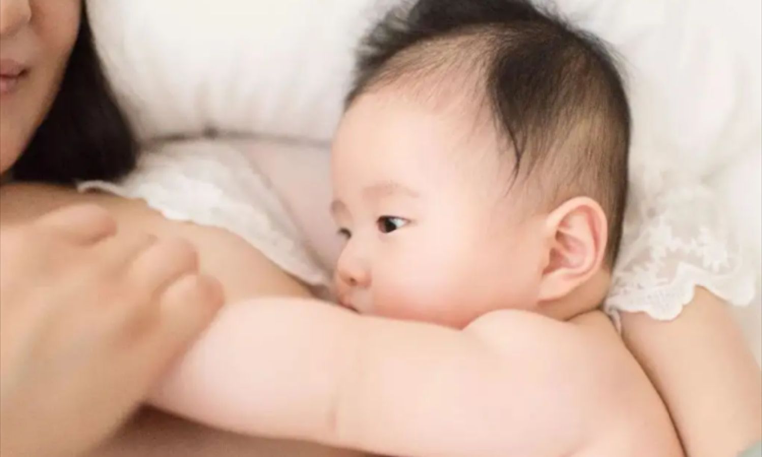 当宝宝发出这4种信号,说明他真的吃饱了,警惕过度喂养的坑休闲区蓝鸢梦想 - Www.slyday.coM 当宝宝发出这4种信号,说明他真的吃饱了,警惕过度喂养的坑休闲区蓝鸢梦想 - Www.slyday.coM