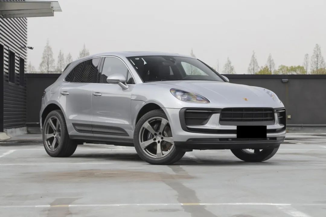 不盲目跟风BBA，这几款“另类”豪华SUV开上路一样抢眼